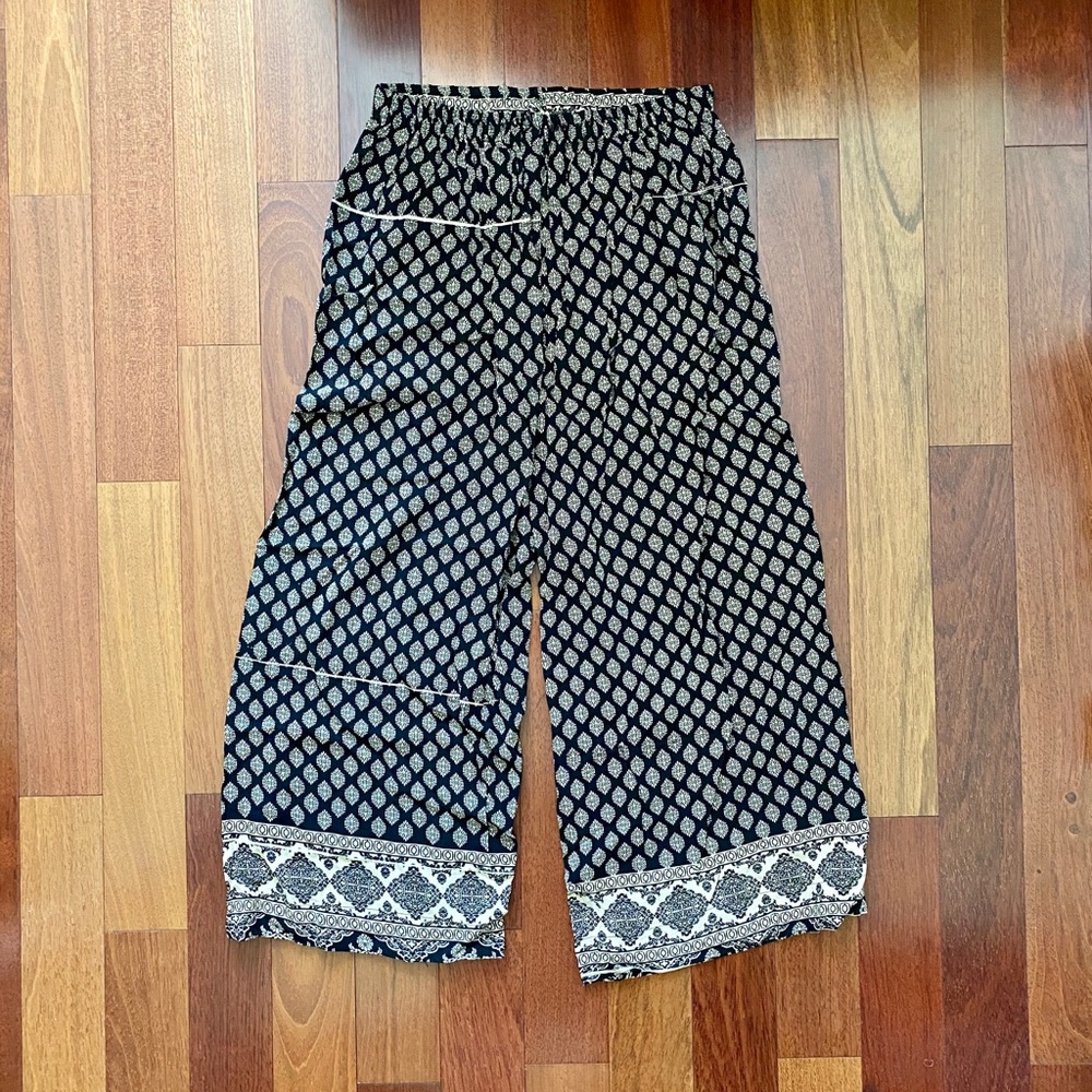 NWOT Flowy Printed Pants